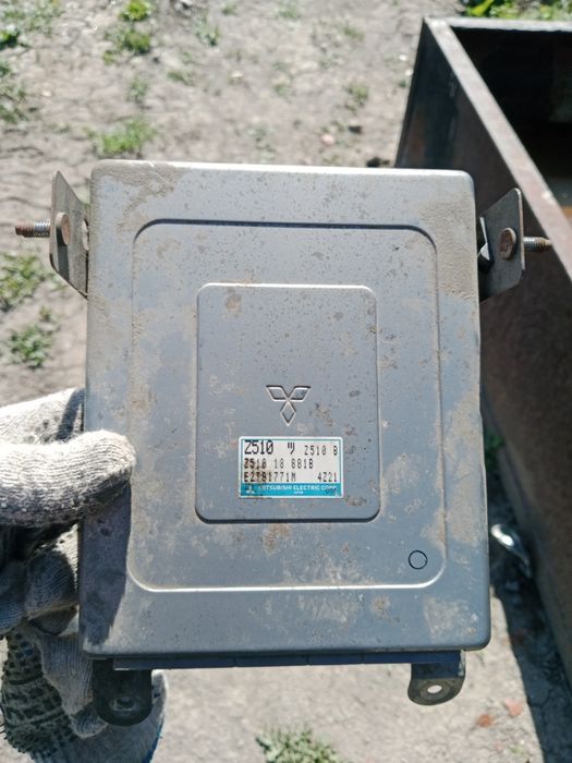 Запчасти на Мазда 323