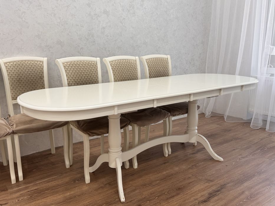 Продам стол -трансформер Малазийский