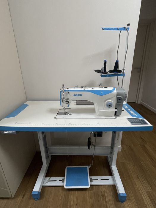 Швейная машина Jack
