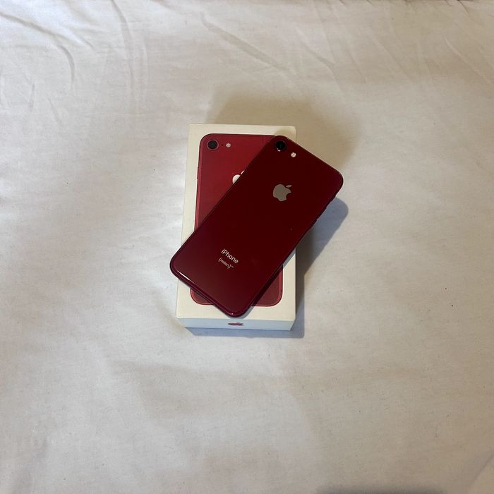 Телефон iPhone 8