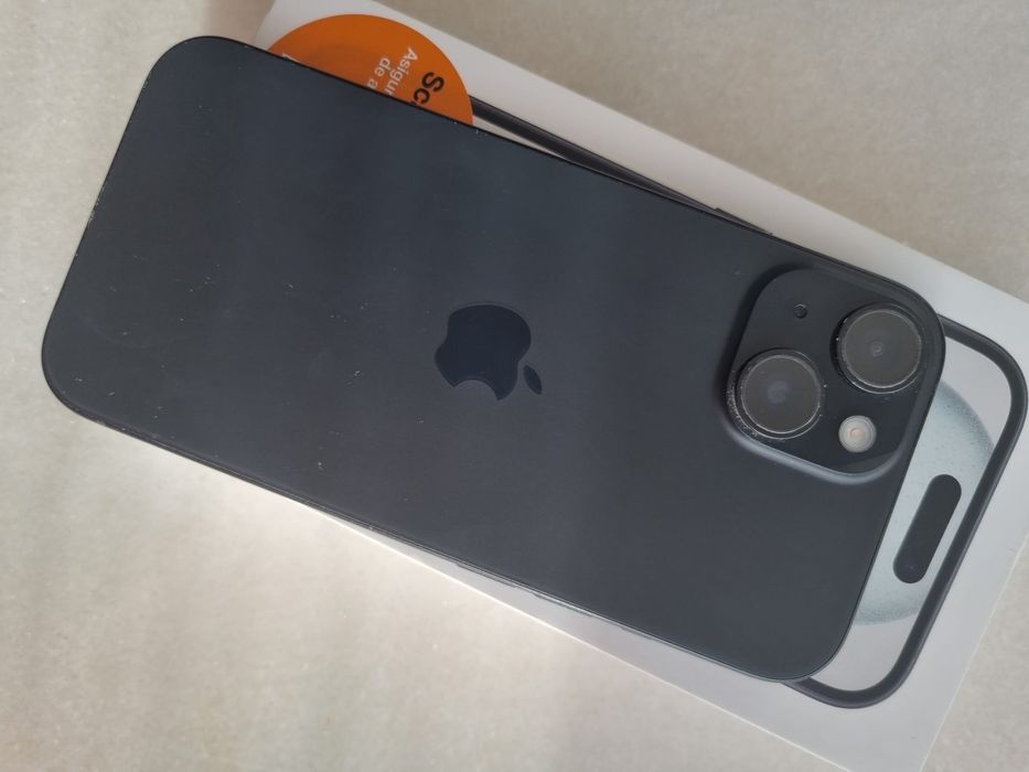 Vand Iphone 15 iesit din garantie in urma cu 4 luni