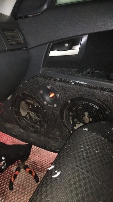 Подиум с музыкой 2 колонки по 30