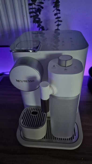 Espressor capsule NESPRESSO Gran Lattissima