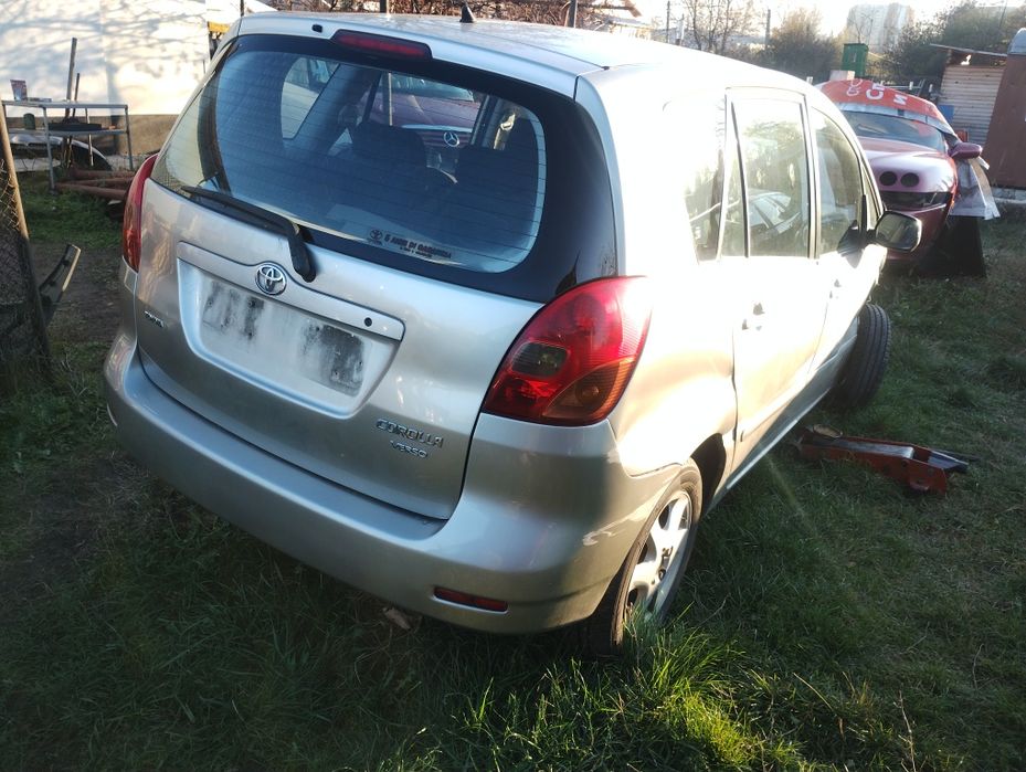 2 бр Тойота Корола Версо на части