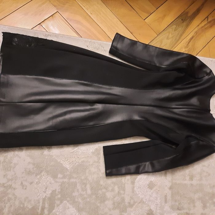 Платье кожаное с вышивкой .