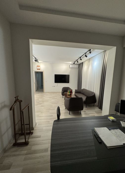 Srochno Yakkasaroyda 83 m2 ofes ijaraga beriladi