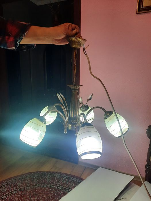 Продам люстру 5 рожковую