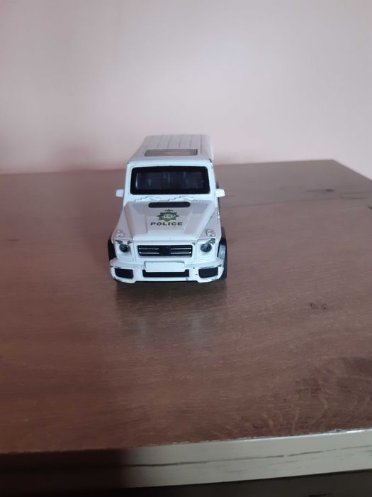 Количка Мерцедес G-класа, Джип полиция колекционерска мащаб 1:42