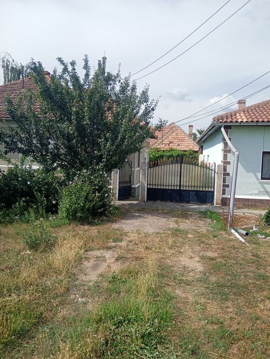 Vând casă în Ineu, judetul Arad