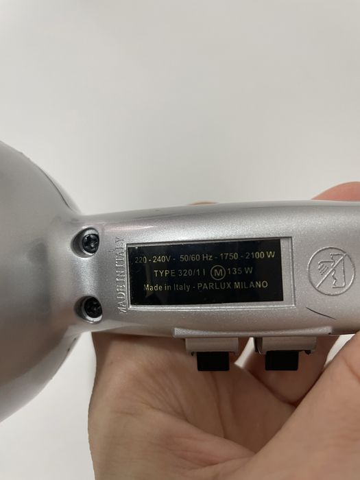 Продаю фен профессиональный.