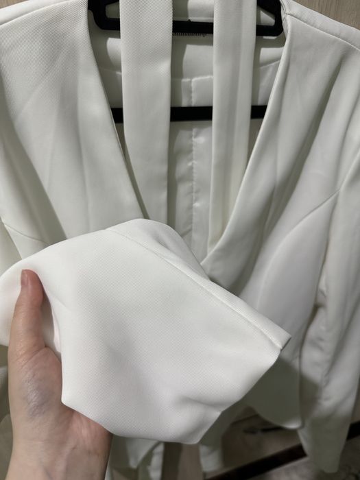 Пиджак картокий белый