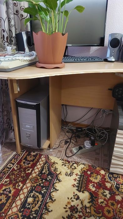 стол уомпьютерный