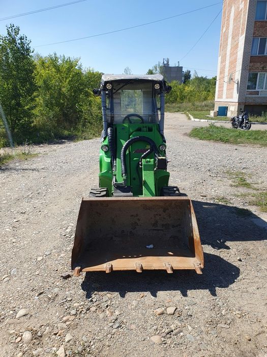 Продам мини погрузчик Avant 520