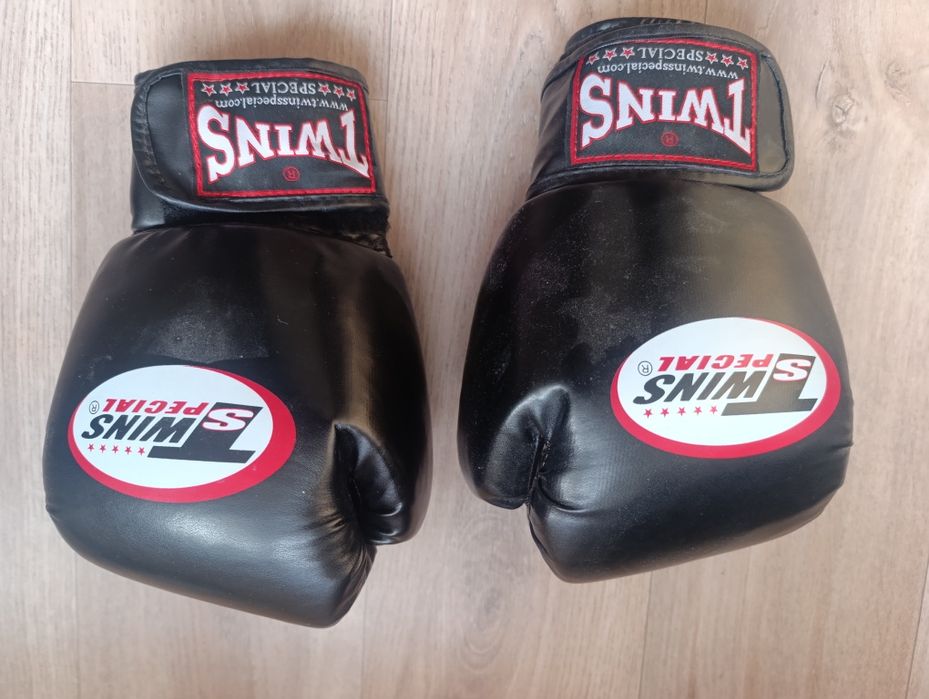Боксерские перчатки