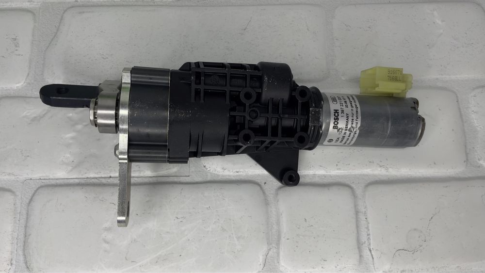 Комплект Моторчета Автоматичен Багажник AUDI Q7 4M 4M0827852A