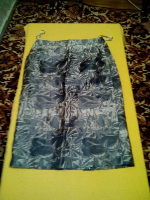 продается костюм юбка и пиджак и костюм тройка