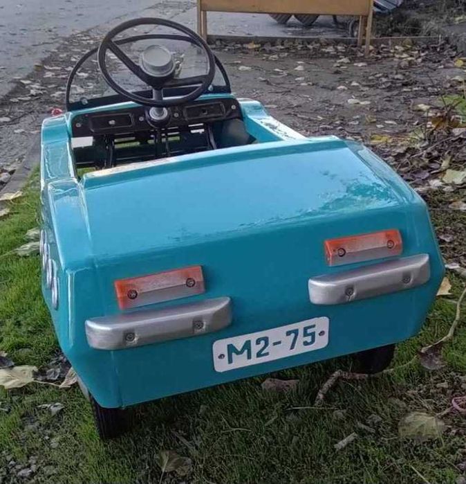 Радуга метална количка с педали детска ретро не Москвич