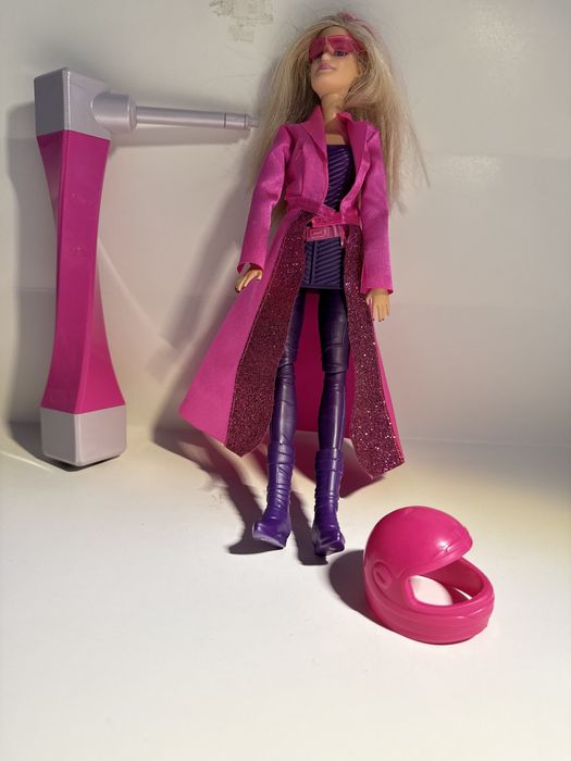 Papusa barbie spion