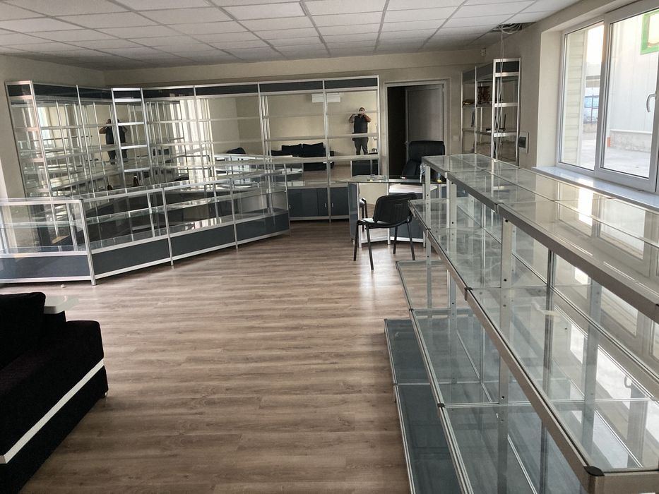 Витрини и стелажи/ оборудване за магазин