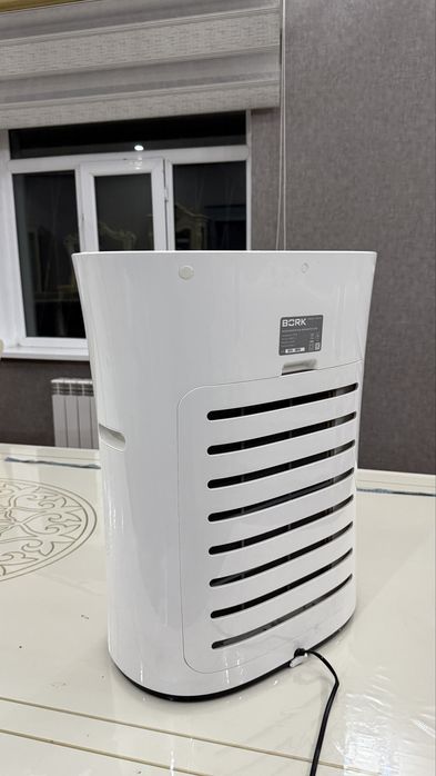 Продам Воздухоочиститель Bork A704