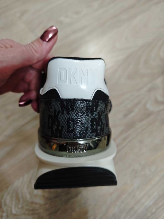 Дамски сникърси DKNY