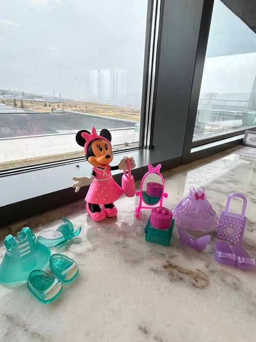 Jucărie Minnie Mouse cu accesorii – set complet, stare foarte bună