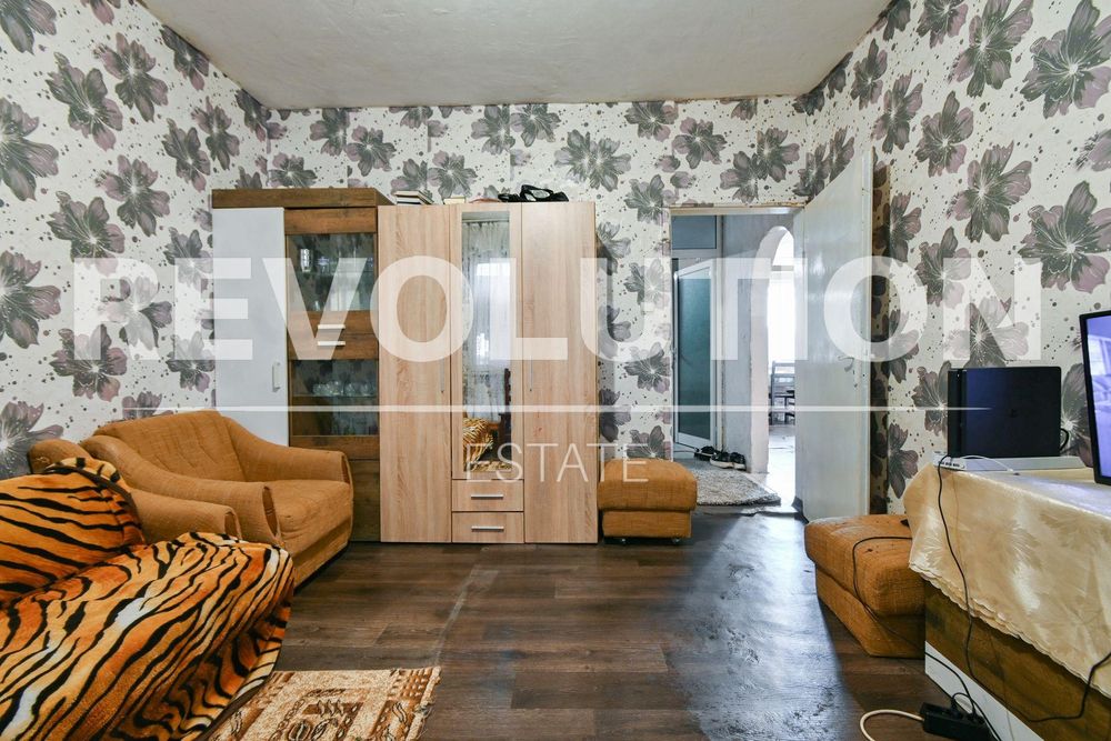 Тристаен апартамент в ж.к. Люлин 9