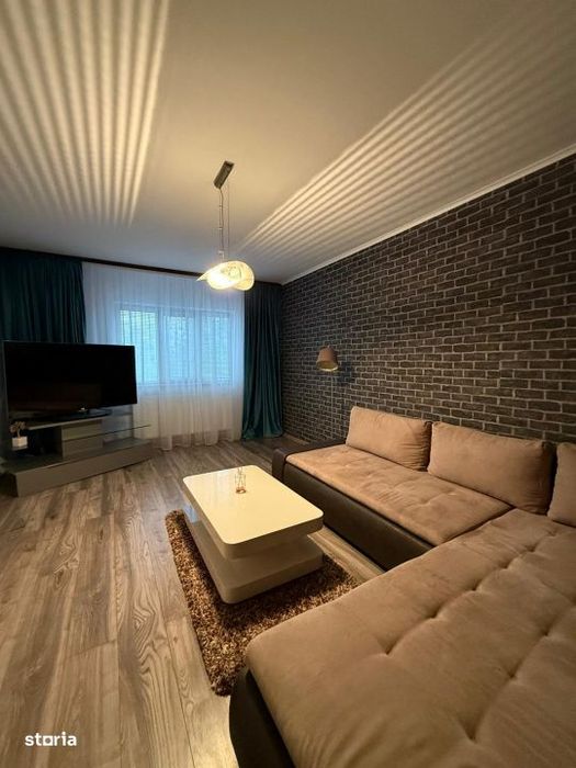 Apartament de vanzare 2 camere decomandat - Casa de Cultura