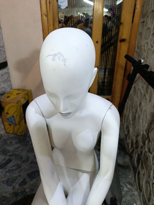 Много запазени манекени мъжки и женски