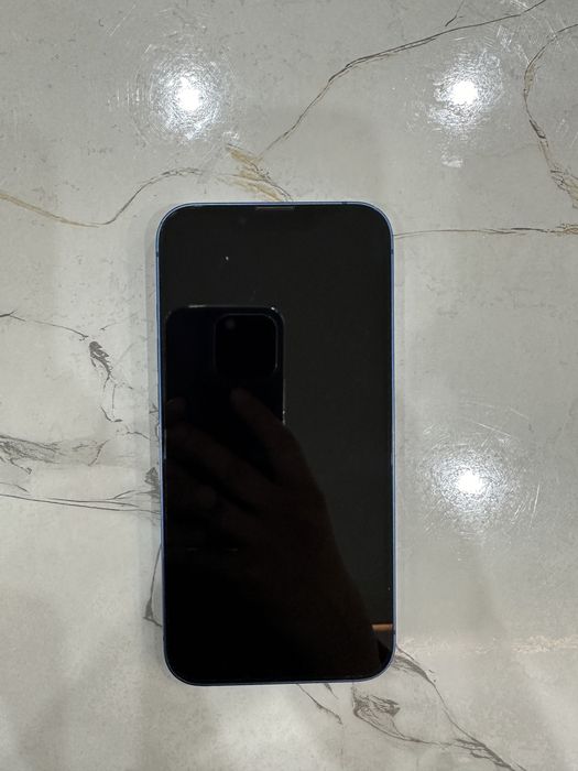 Айфон 13 коробка есть