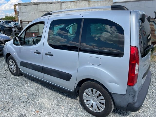 Dezmembrez Citroen Berlingo 1.6 HDI
