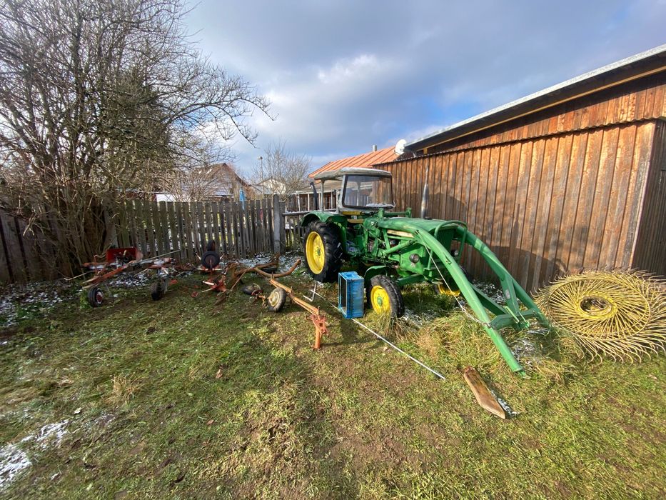 Tractor cu încărcător frontal