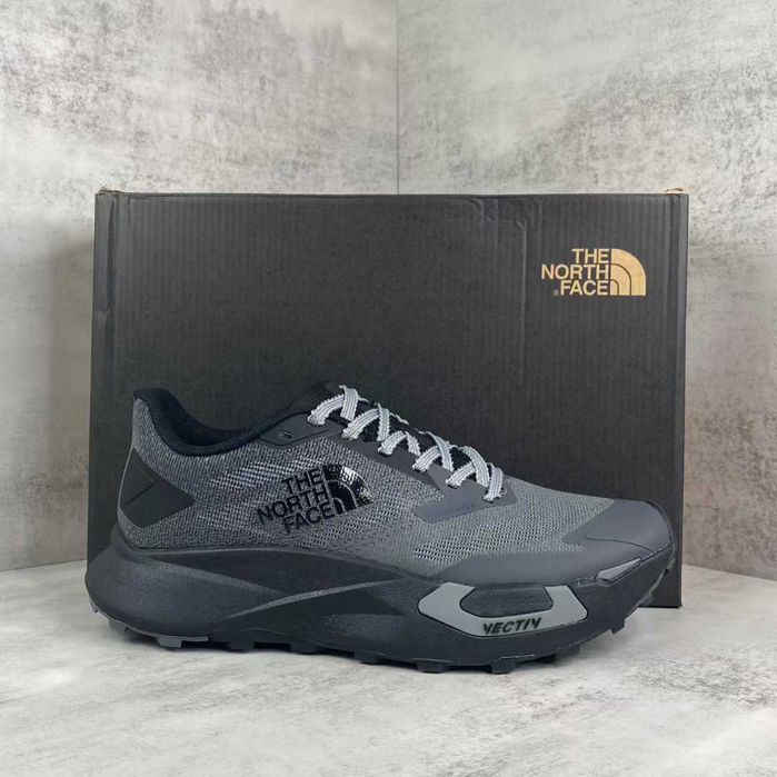 Продавам нови мъжки маратонки The North Face M Vectiv Enduris 4 black anthracit
