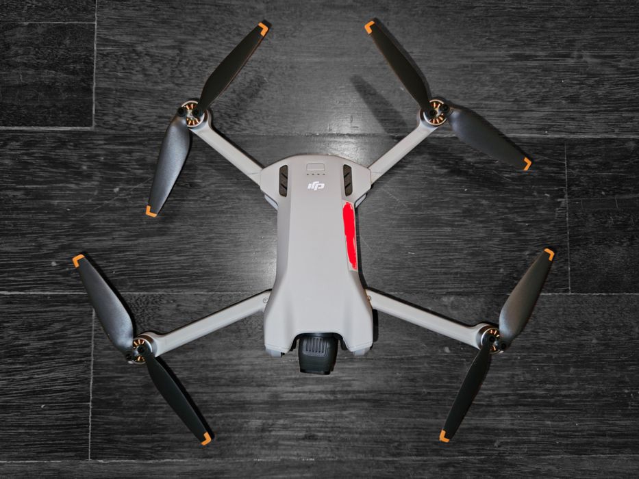 Drona DJI Mini 3 + RC ecran, ca nou, 1 lună vechime