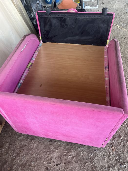 Продам софу, выдвижная. Кровать и в то же время кресло.