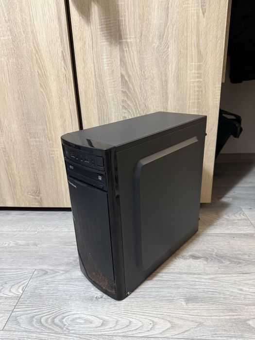 Компюър, характеристикте му са описани