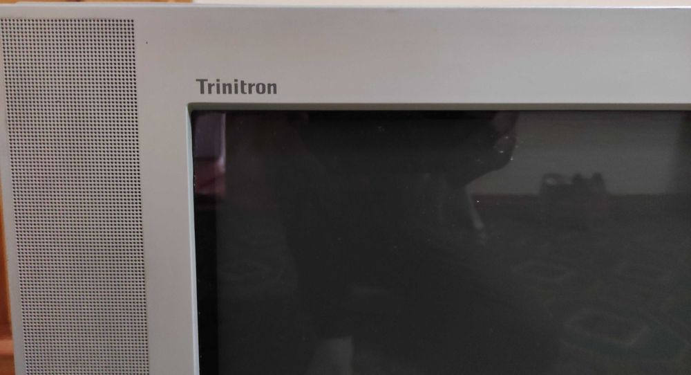 Телевизор Sony Trinitron + Телевизор Sony Bravia 3D (на запчасти)