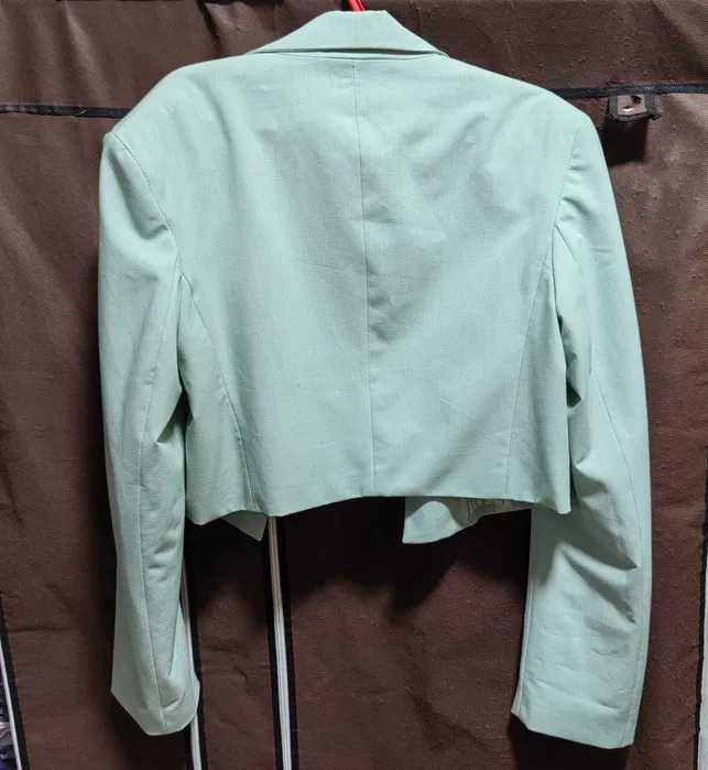 Женский пиджак укороченый