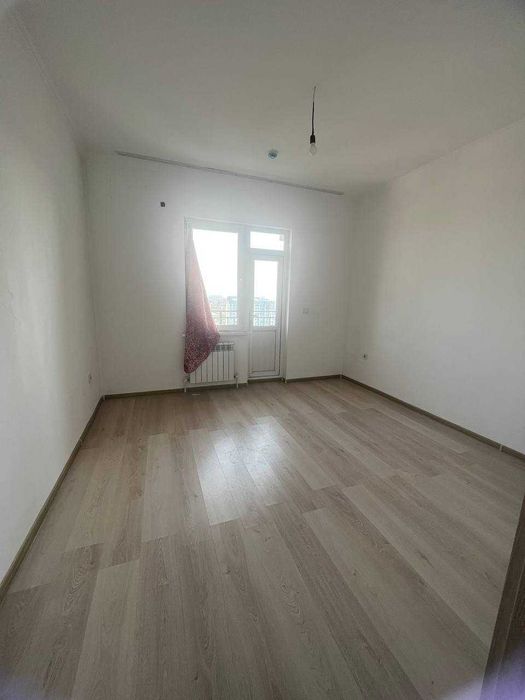 Yangihayot tumanida 2 xonali kvartira sotiladi