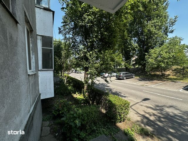 Apartament decomandat cu 3 camere-Splaiul Crișanei