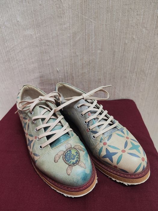 Бутикови обувки със син интересен мотив