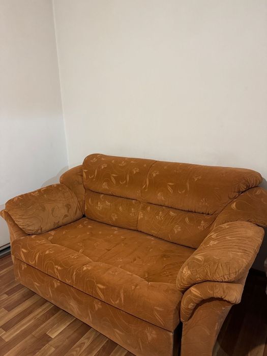 Продается Диван б/у