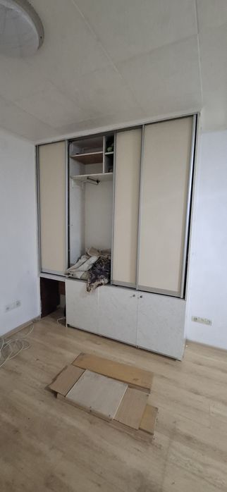 Срочно Продам шкаф встроенный