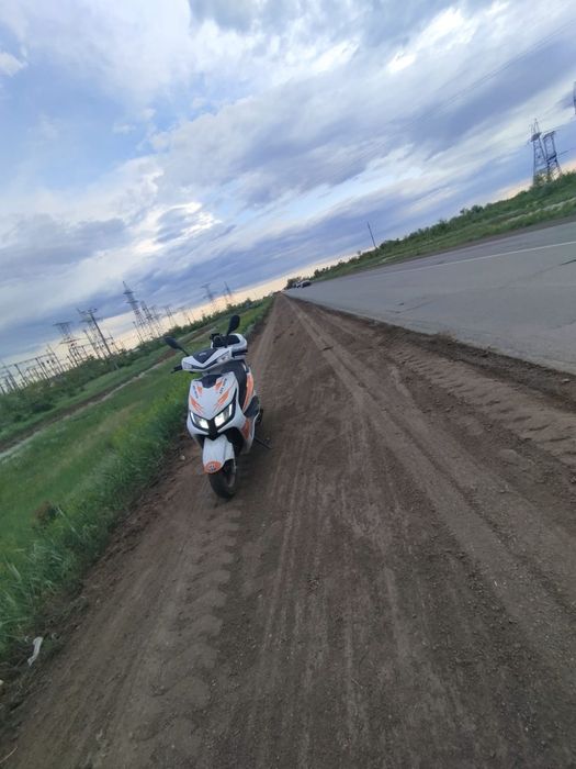 Продам скутер, m8