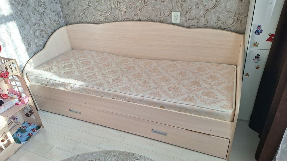 Кровать с матрацем 2 шт одинаковые