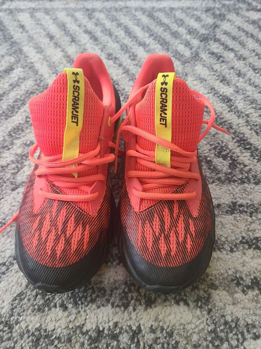 Adidasi under armour
