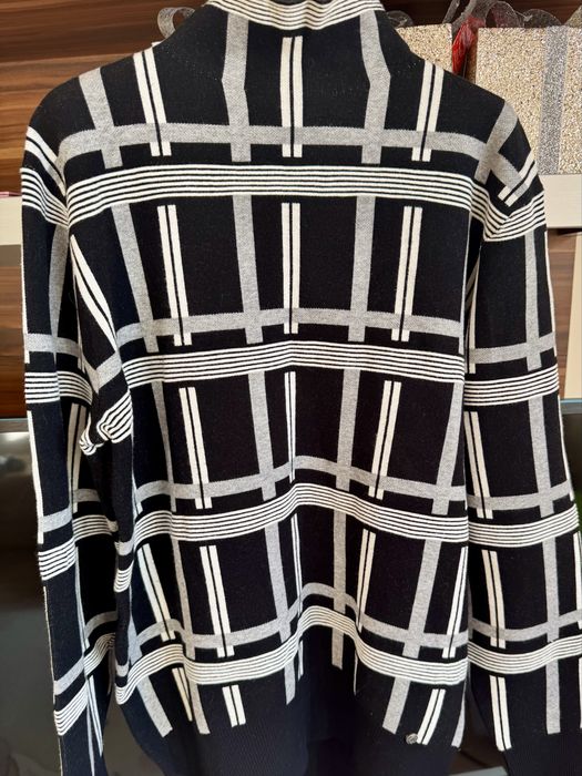 Марков пуловер,стилен,модерен