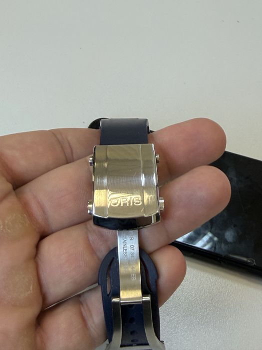 Часовник Oris aquis date 43