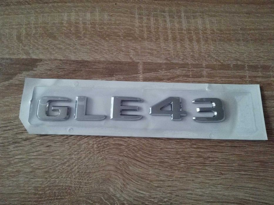 сребрист надпис Mercedes Benz GLE 43