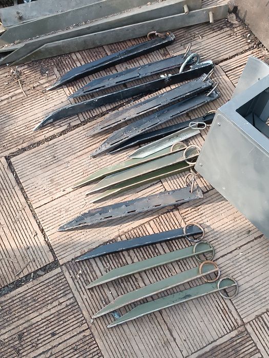 Металлические колышки.